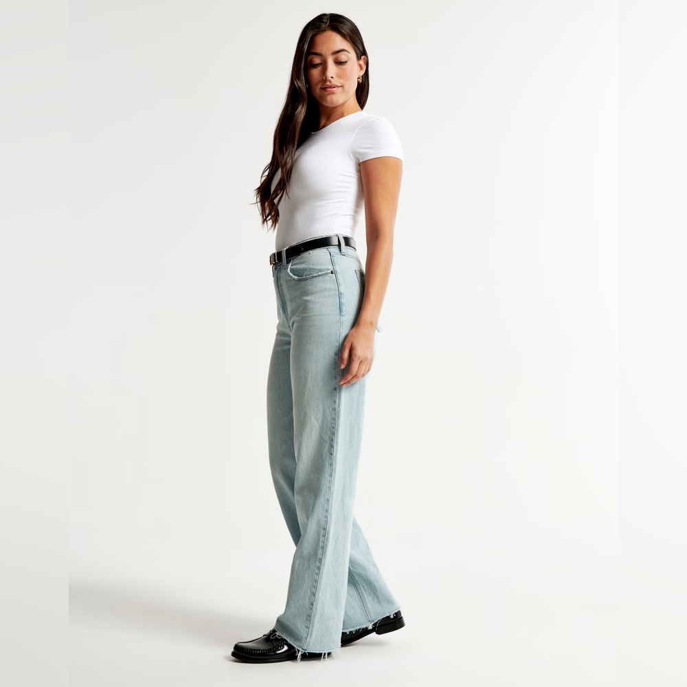 Abercrombie Curve Love High Rise Loose Jean - Picture 3 of 6